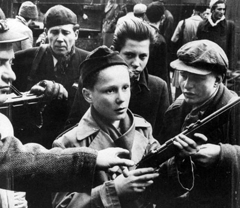 hungarian-children-revolutionaries-in-1956